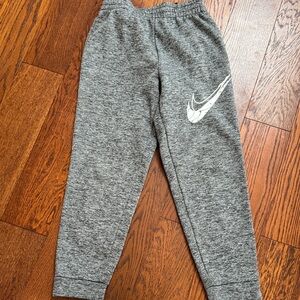 Nike Kids Heather Gray Sweatpants/joggers